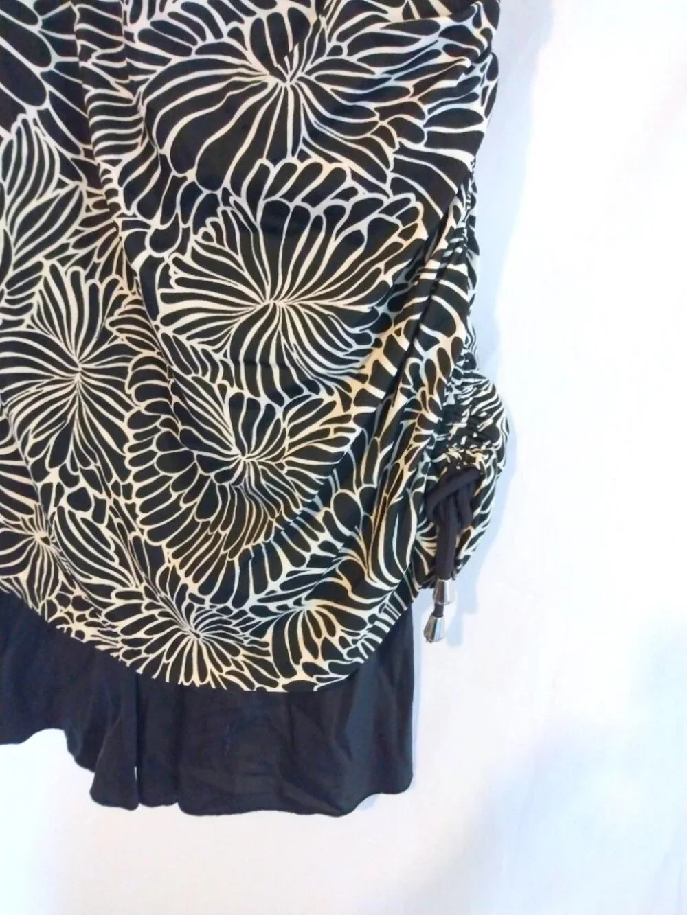 Maxine Of Hollywood Black White Floral Skirted Swimsuit Plus 20W Modest Resort
